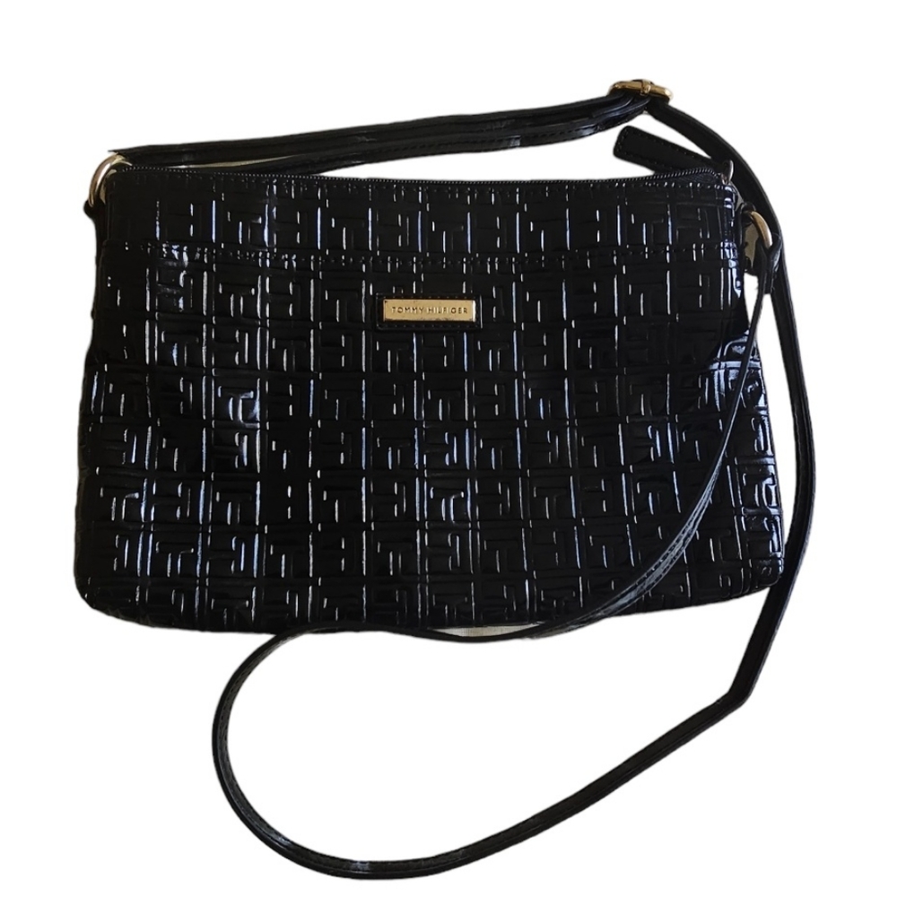 Tommy Hilfiger crossbody purse with pocket on front